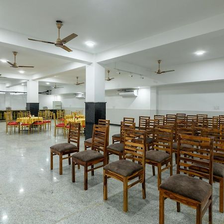 Hotel De Luxe Basai Road 구르가온 외부 사진