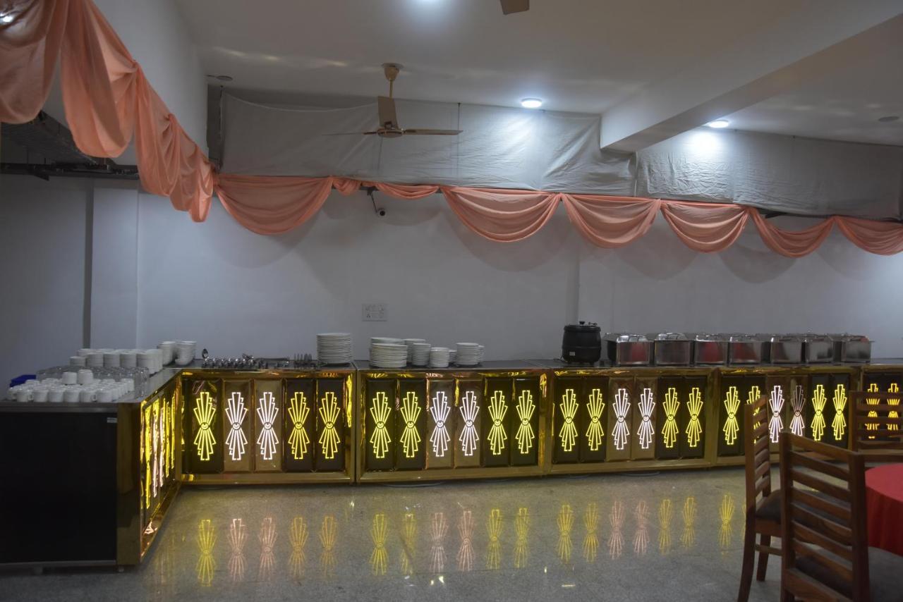 Hotel De Luxe Basai Road 구르가온 외부 사진