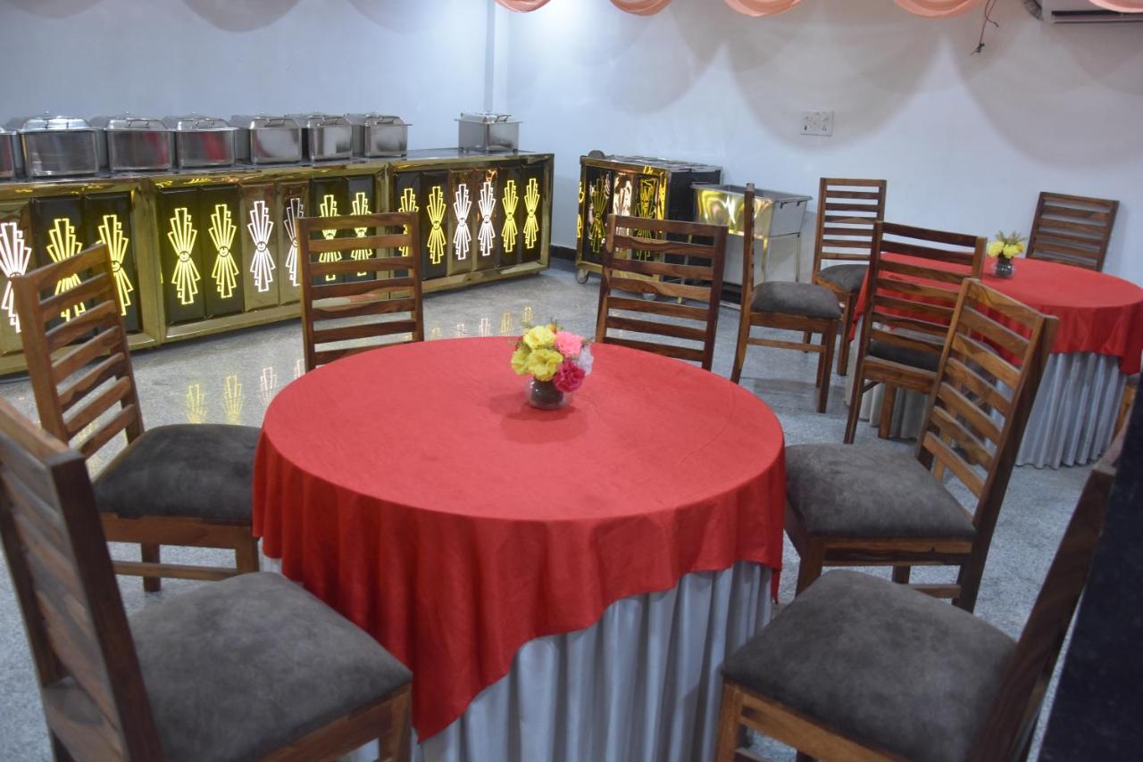 Hotel De Luxe Basai Road 구르가온 외부 사진
