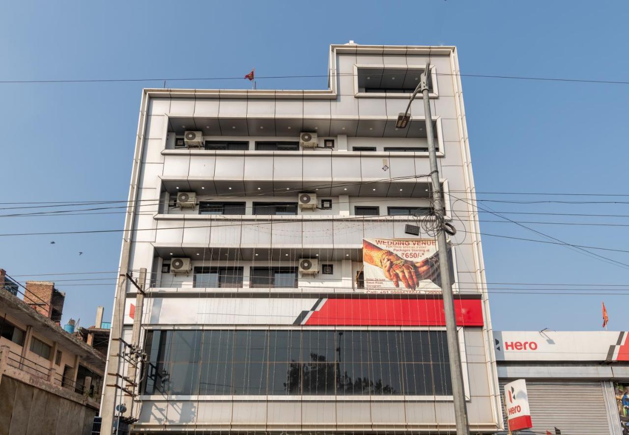 Hotel De Luxe Basai Road 구르가온 외부 사진