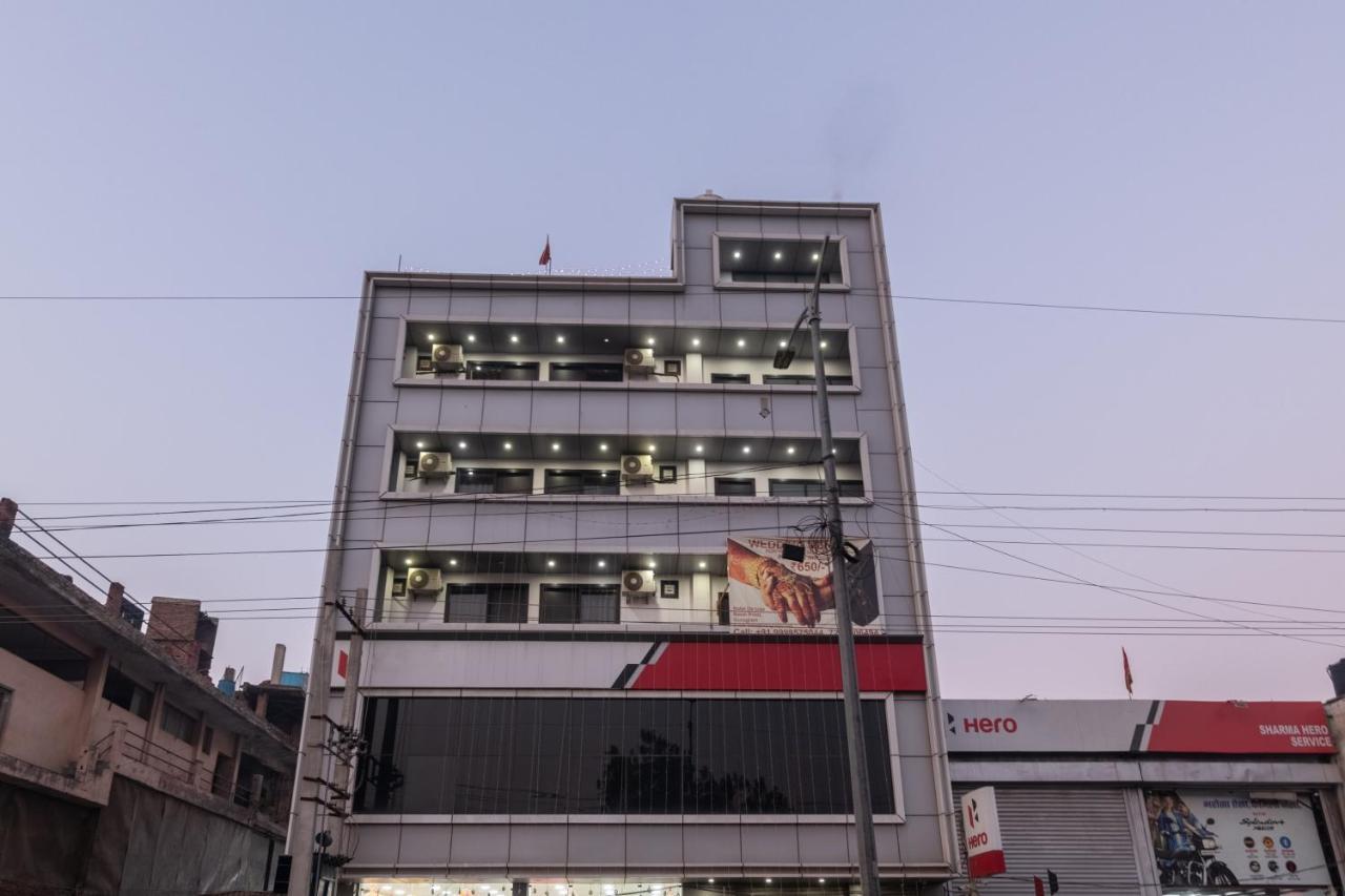 Hotel De Luxe Basai Road 구르가온 외부 사진